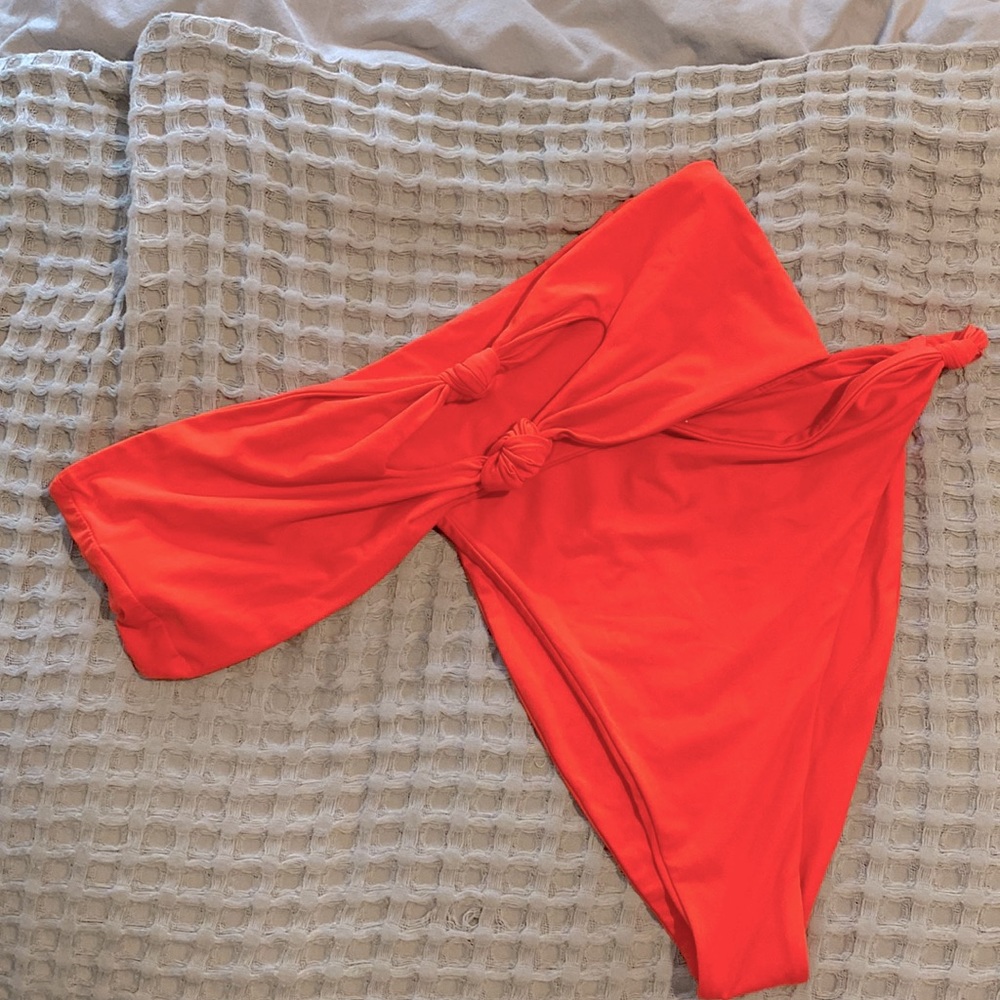 Super cute Dippin’ Daisy’s bikini